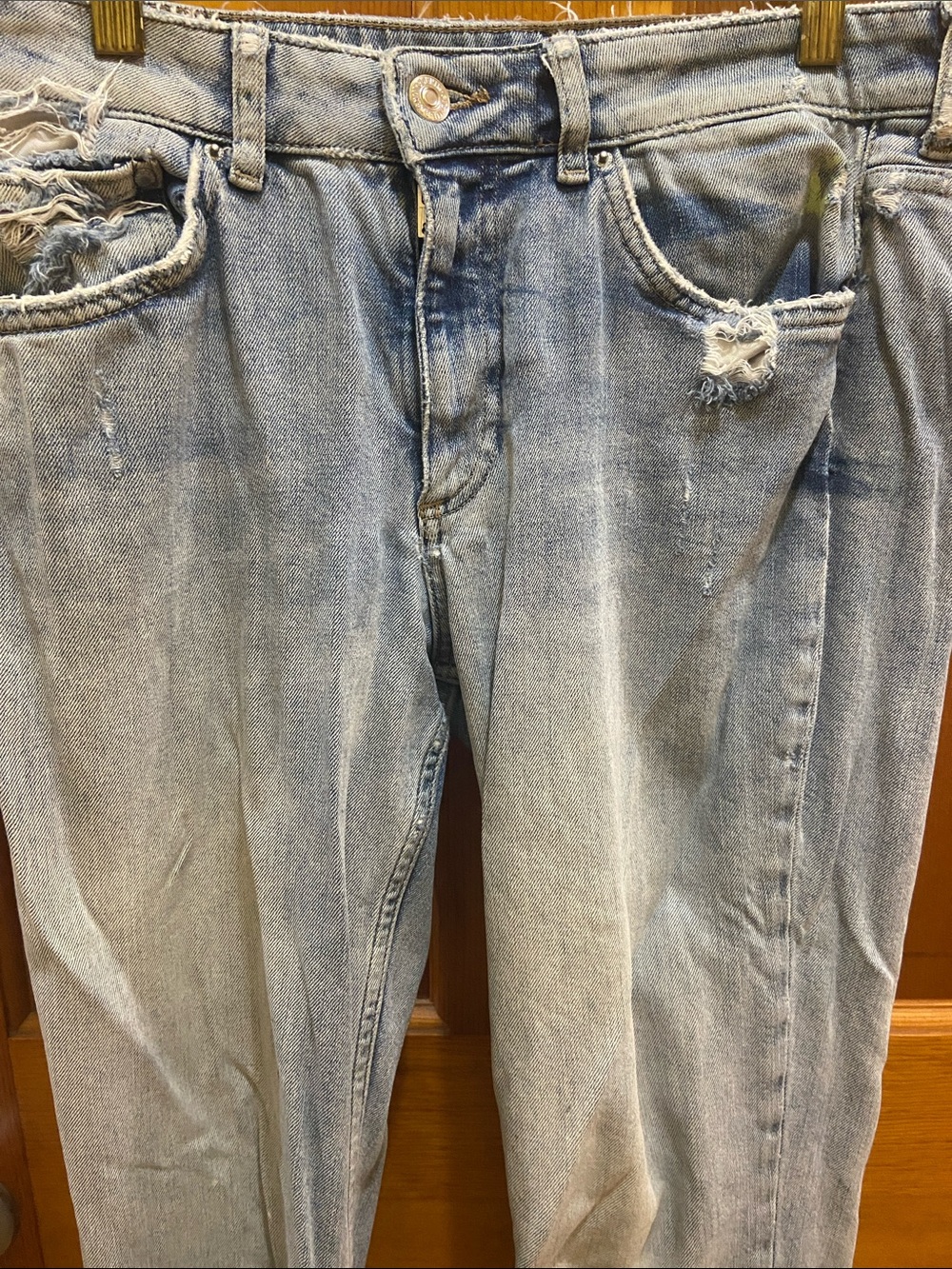Light blue vintage H&M distressed boyfriend cropped jeans